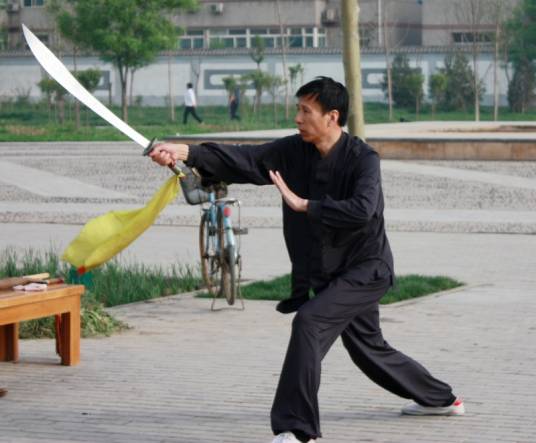 单刀（一种短柄的砍刀）