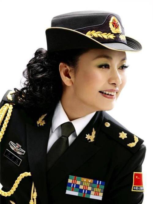 彭丽媛（中国著名女高音歌唱家）