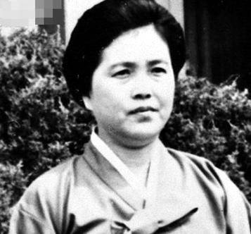 金圣爱（金日成第二任妻子）