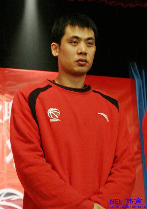 边强（中国前篮球运动员）