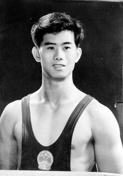 陈伟强(中国举重运动员)