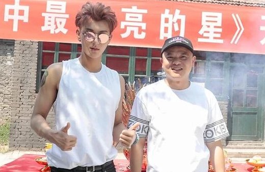 黄子韬爸爸是谁？