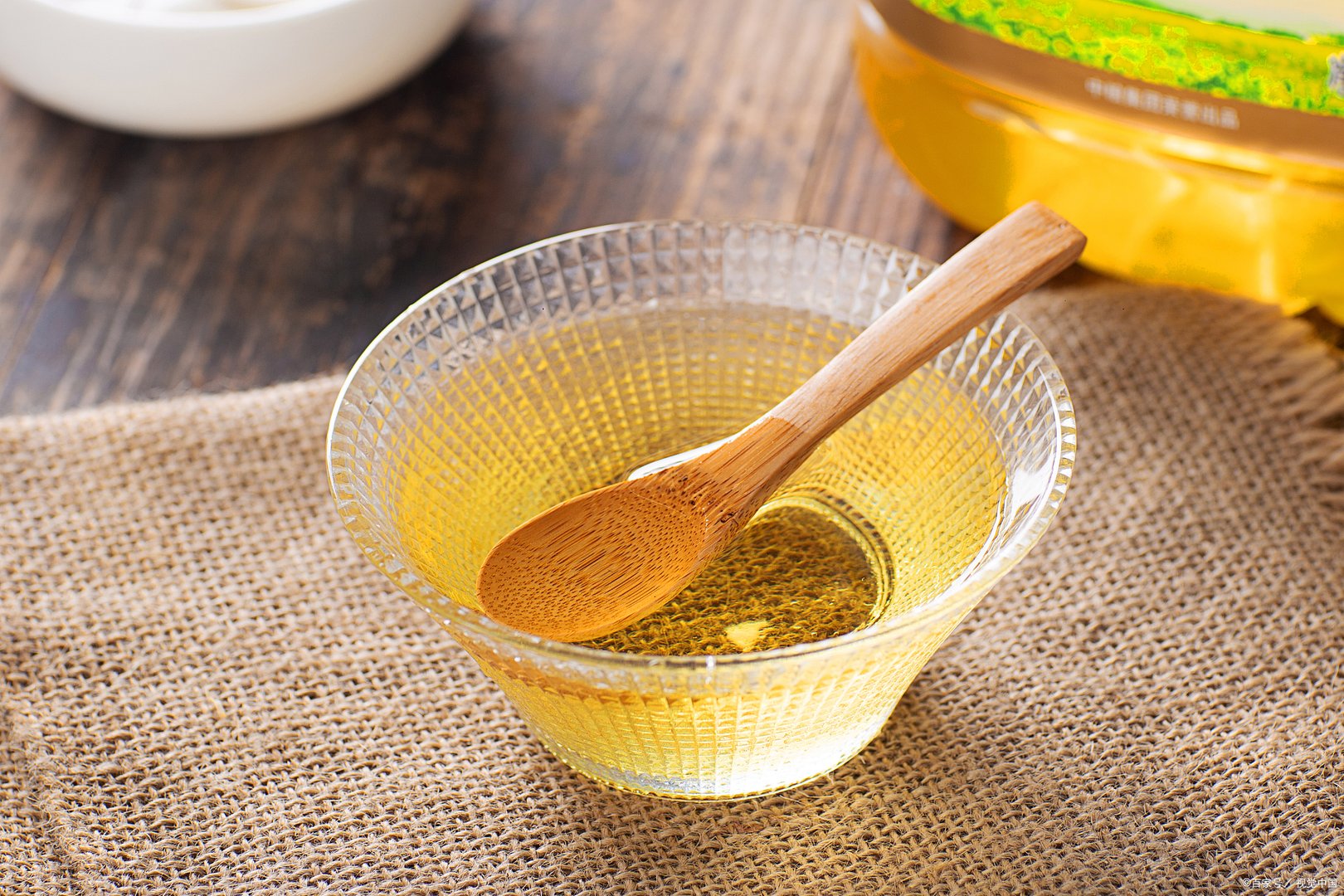 每次炒菜都要放食用油，食用油怎么吃对身体比较好呢？