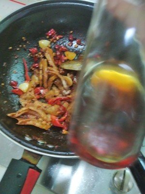 开家干锅鸭爪爪店赚钱吗?华飞鸭爪爪加盟有哪些加盟优势?