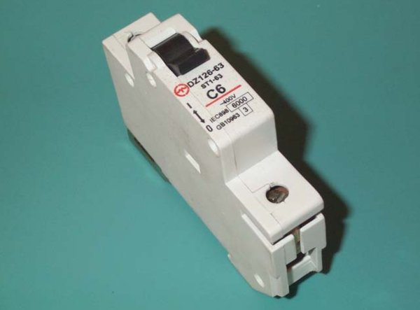 电路图中断路器和空气开关的符号是什么样的？