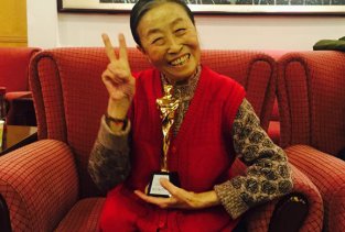 老戏骨张少华去世，讣告里称其为“先生”，她是否当之无愧？