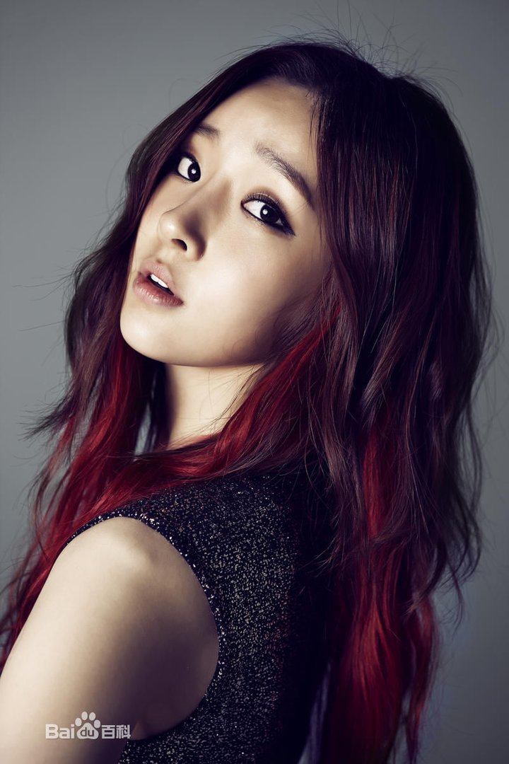 tara 日与夜这个金发是谁？