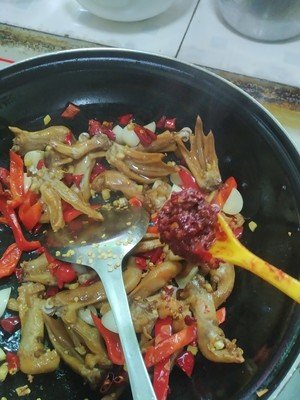 开家干锅鸭爪爪店赚钱吗?华飞鸭爪爪加盟有哪些加盟优势?