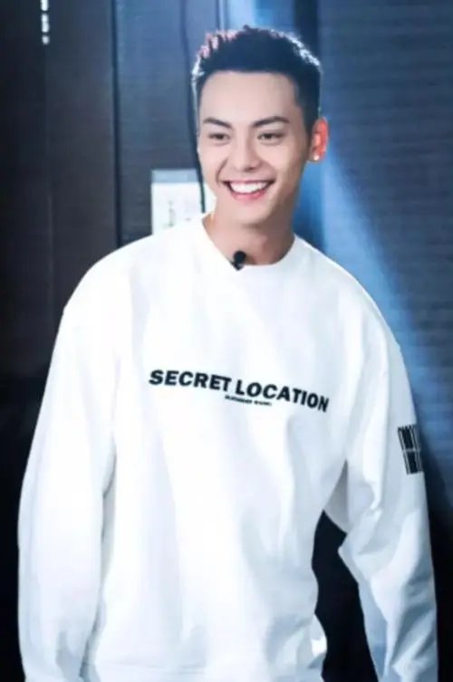 陈伟霆发长文庆祝《暴风》杀青，他在剧中饰演的是什么角色？