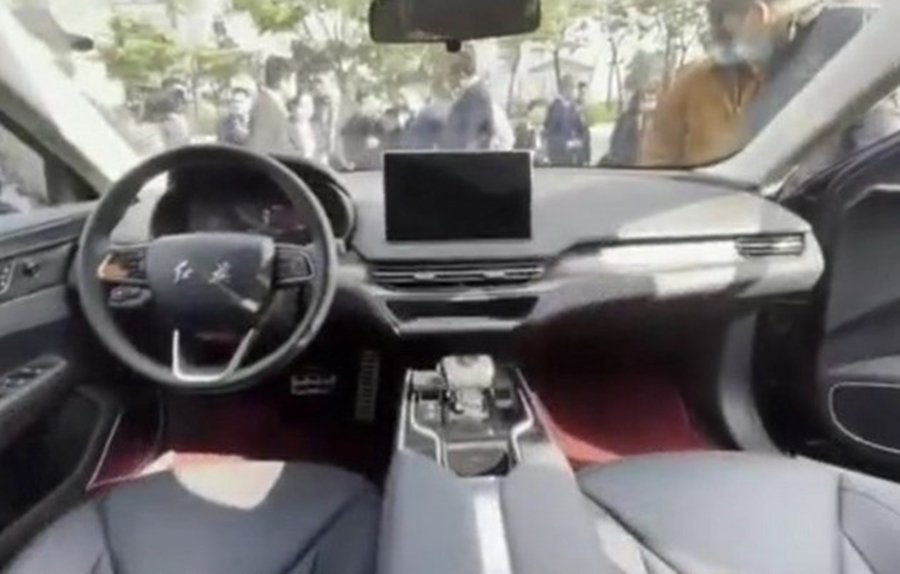 红旗E111纯电动轿车实车图曝光，将于明年3月份正式亮相