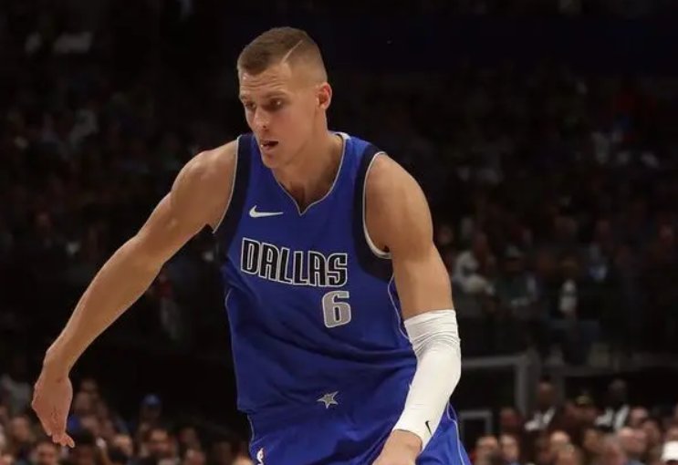 波尔津吉斯遭遇右膝半月板撕裂？