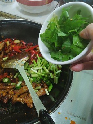 开家干锅鸭爪爪店赚钱吗?华飞鸭爪爪加盟有哪些加盟优势?