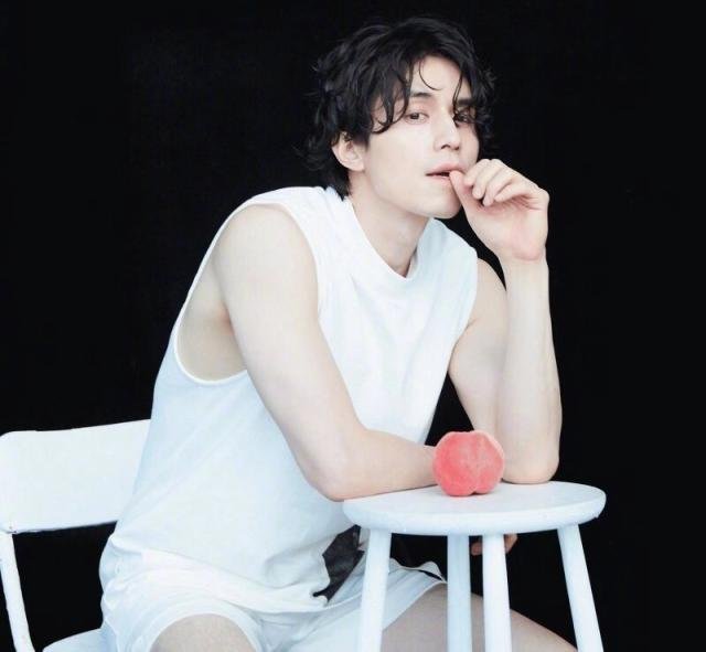 年近40的李栋旭，让人起鸡皮疙瘩的魔鬼身材，你爱了吗？