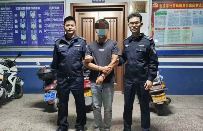 广西男子发“轰炸收费站”特效视频被拘，男子这么做到底有何目的？