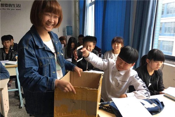 高中老师3年没收108部手机，老师有权没收学生的手机吗？