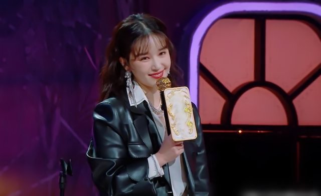 阚清子晒身份证向尚雯婕玲花自我介绍,这是怎么一回事?