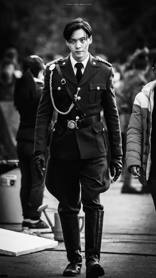 陈伟霆发长文庆祝《暴风》杀青，他在剧中饰演的是什么角色？