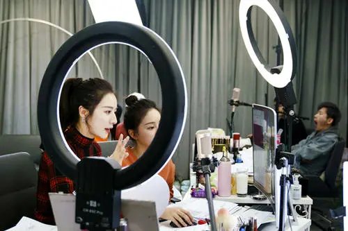 你如何看待薇娅拒绝妈妈干涉选品这件事？