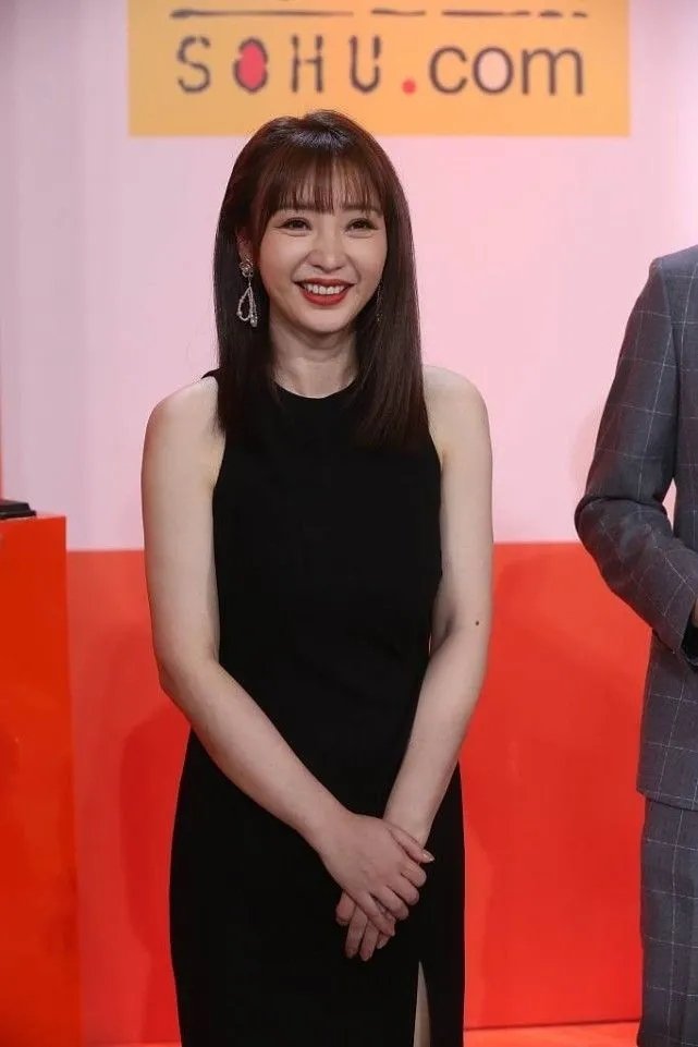 柳岩晒照庆41岁生日，都有哪些人给她送祝福了？