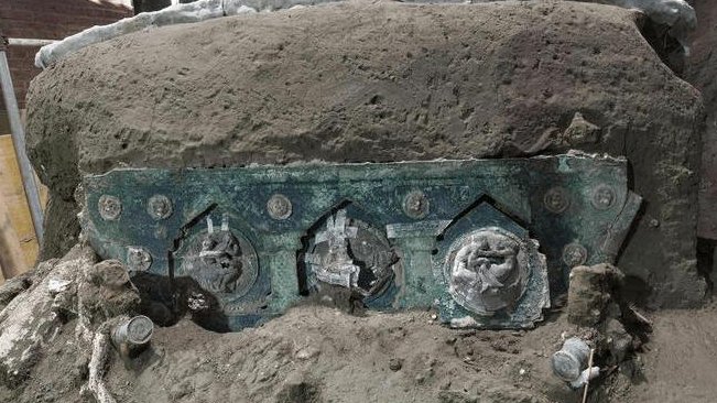 庞贝古城遗址出土一辆仪式用花车，花车在古时候有怎样的作用？