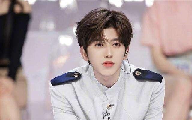 蔡徐坤的接机名叫西红柿，西红柿是他的外号吗？