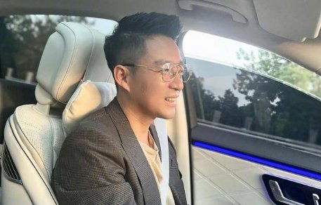 汪小菲曝光与大S离婚原因，两地飞来飞去很辛苦，无法专注于事业，怎么看？