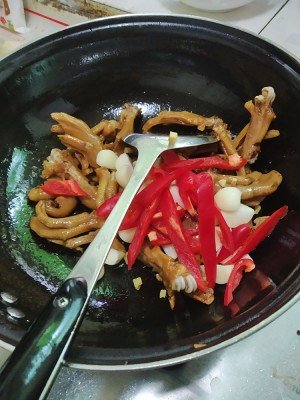 开家干锅鸭爪爪店赚钱吗?华飞鸭爪爪加盟有哪些加盟优势?