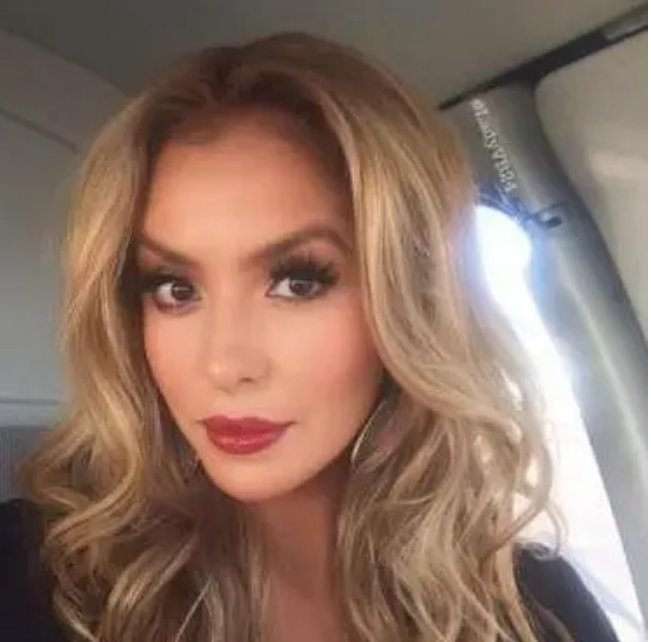 瓦妮莎已怀孕那么多次,为啥还有很多人追求?