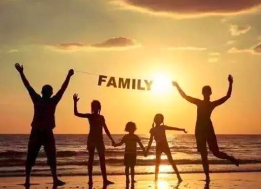 刘荷娜躺在公公的腿上被议论，公公和媳妇真的无时无刻要避嫌吗？