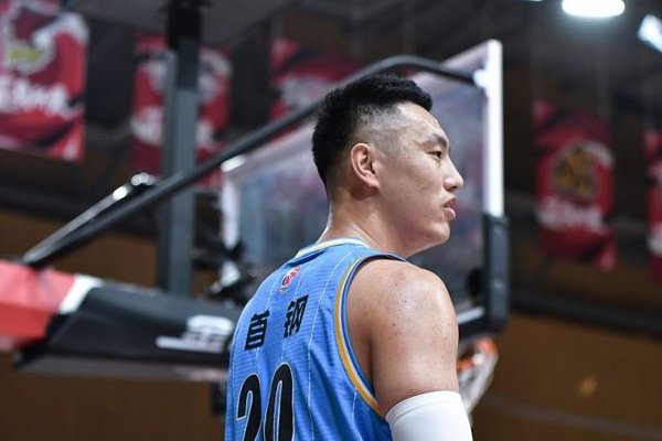 女记者与首钢球员争执致比赛中断，CBA官方对其做出了怎样的处罚？