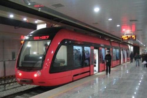 在地铁上喊“趴下，小心地雷！”竟是拍短视频，这几个人被判刑了吗？