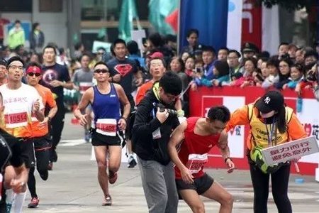 救6名越野赛选手牧羊人发声，他救助选手的故事是怎样的呢？