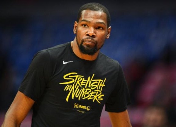 杜兰特看上美女大学生，身材修长面容如天使，又有新欢了吗？