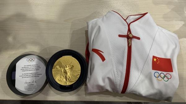 朱雪莹成首个捐赠东奥会金牌运动员，她为何将这个金牌捐赠出去？