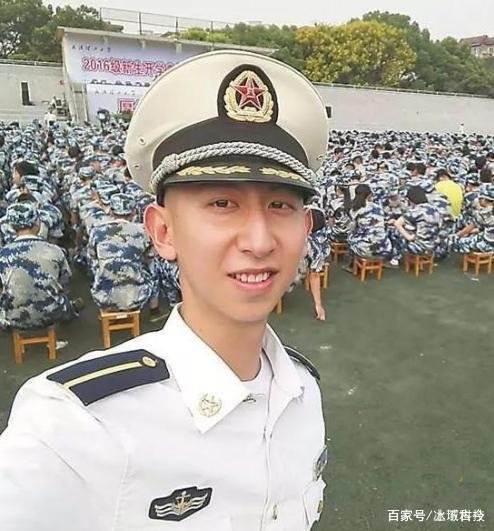 19年前飞行员王伟牺牲，他的妻儿现状如何？