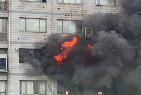 上海明道大厦起火了，到底是什么原因引起的呢？
