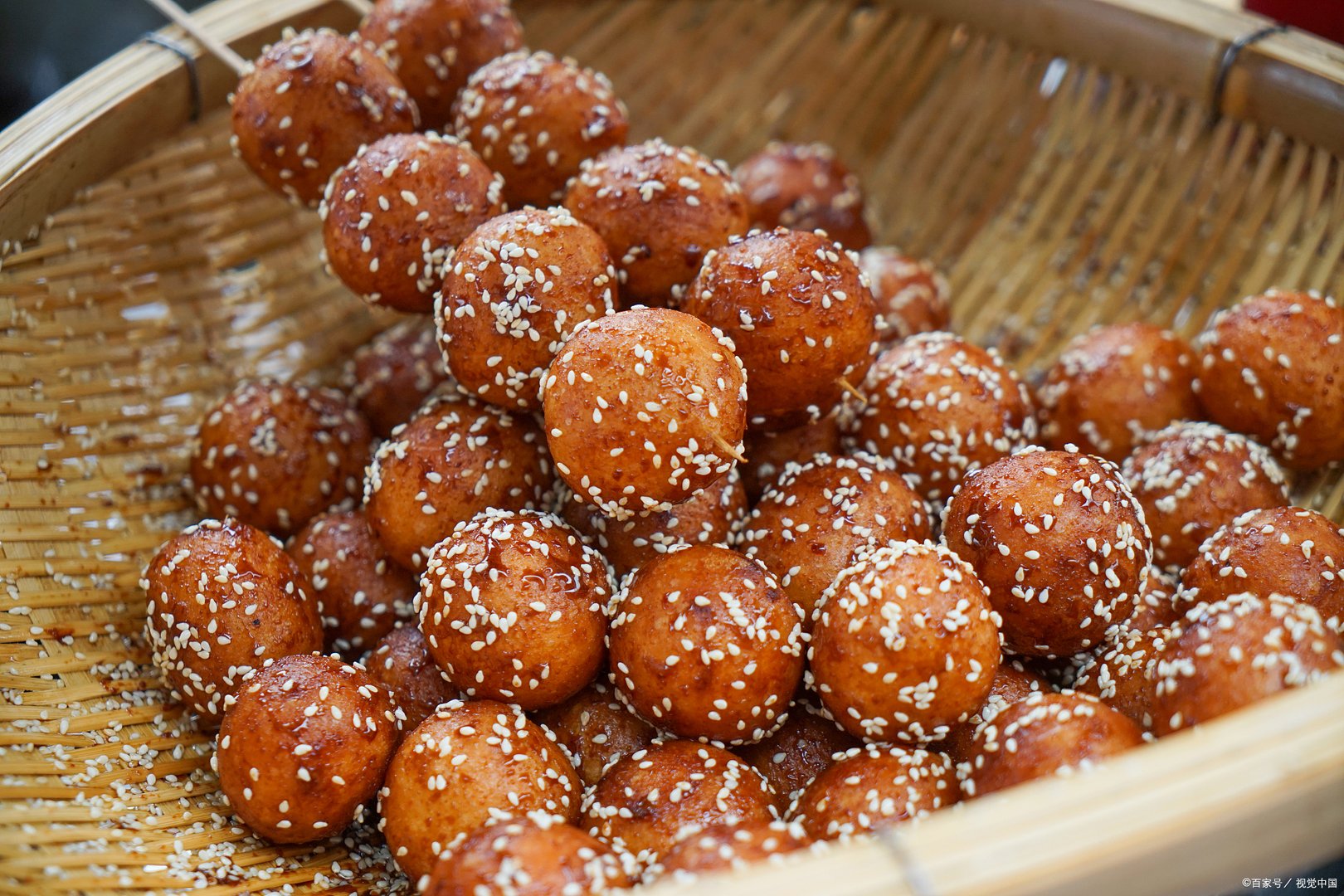 每次炒菜都要放食用油，食用油怎么吃对身体比较好呢？