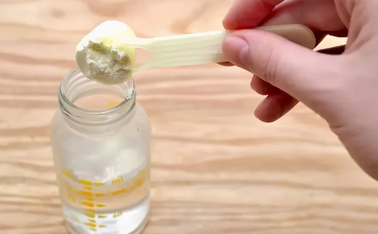 为什么奶粉会结块？该如何避免奶粉结块？