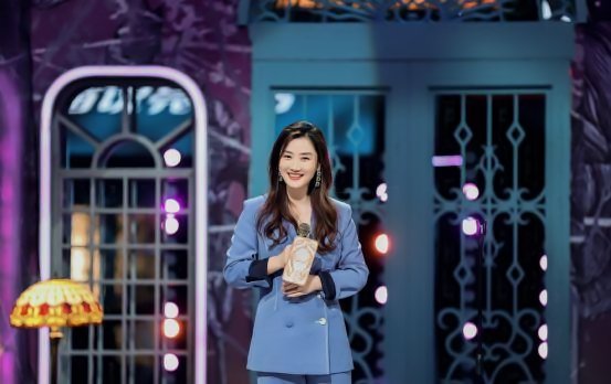 阚清子晒身份证向尚雯婕玲花自我介绍,这是怎么一回事?