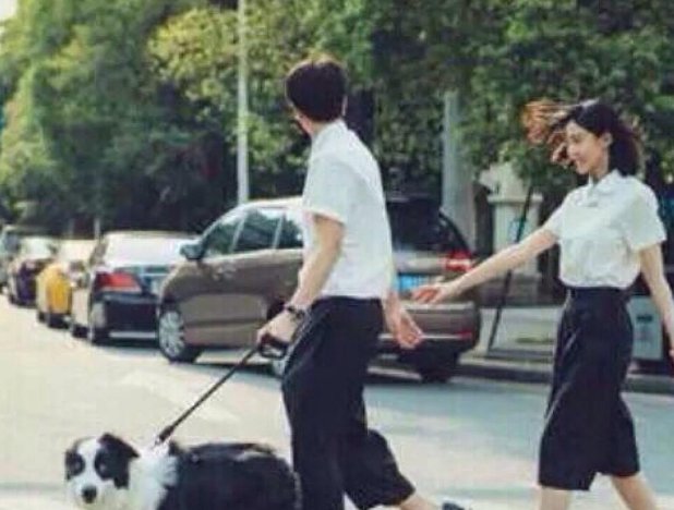 那个曾经誓言陪伴一生的人，最后也跟你牵手走向了婚礼了吗？