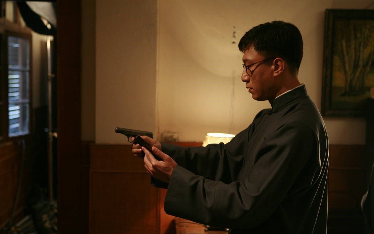 电视剧《潜伏》中站长知道余则成是卧底吗？