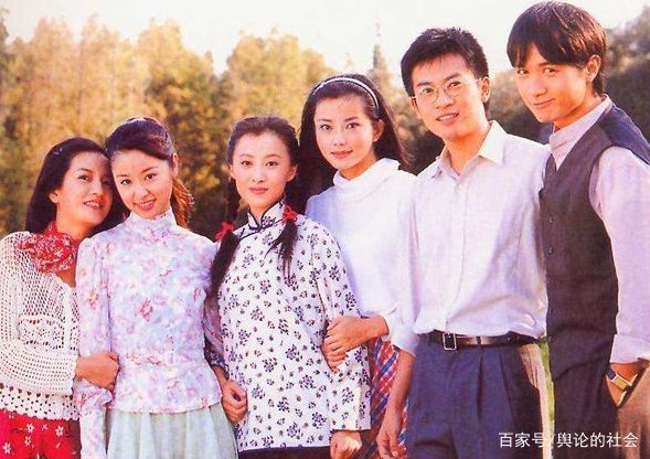 《情深深雨蒙蒙》里依萍在大上海唱歌一个月三百，相当于今天多少钱？