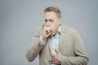 一名男子打游戏4小时连输肺气炸，肺气炸了有什么症状？