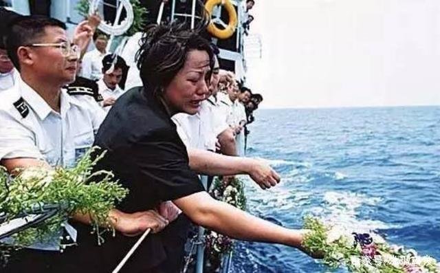 19年前飞行员王伟牺牲，他的妻儿现状如何？