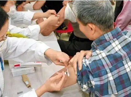 浙江昆阳回应老人不打疫苗停办居保，哪些信息值得关注？