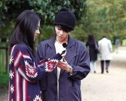 华晨宇张碧晨疑似同居，同窗帘出境，两人是否真的会复合？