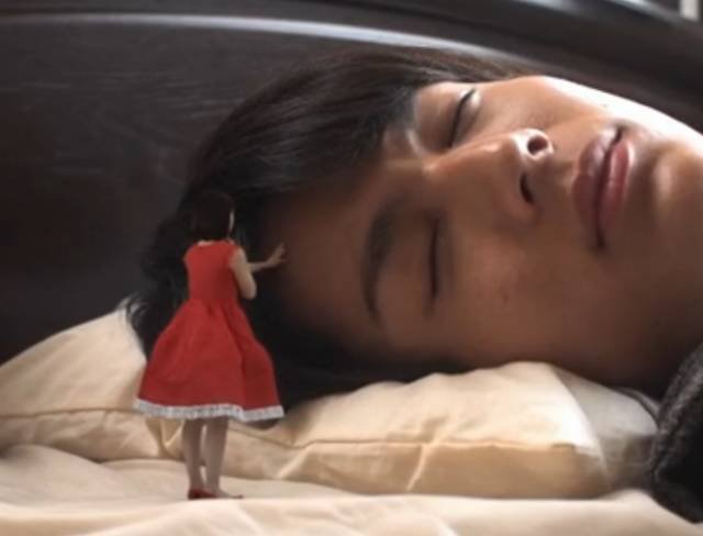 突然变成了“拇指姑娘”，《小南的迷你情人》说了什么？