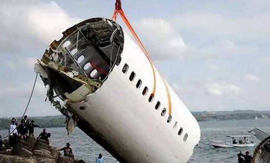 印尼总统证实：失事客机坠毁于爪哇海，坠毁地点对搜救工作有影响吗？