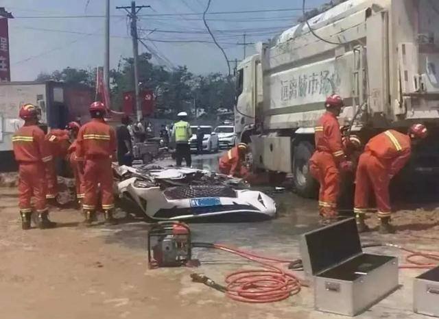 郑州渣土车压扁小车致4人遇难，你认为这起事故该如何定责？