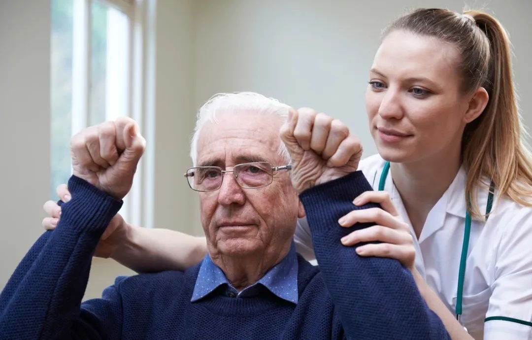 每天坐8小时不运动中风风险高7倍，原因是什么？